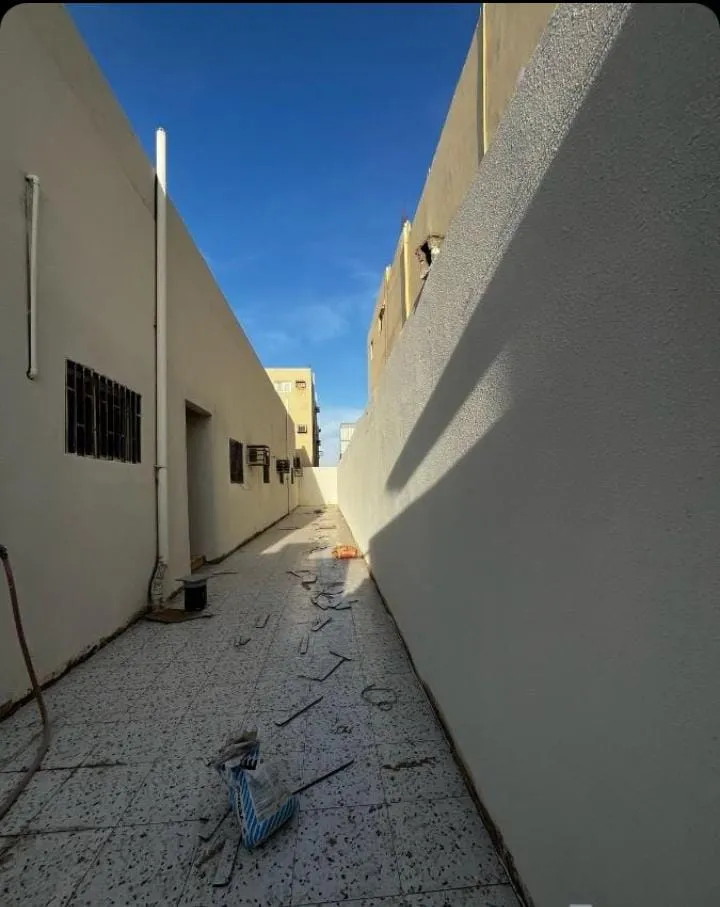 دهان أسوار خارجية وفلل